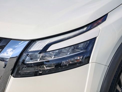 Used 2024 Nissan Pathfinder SV FWD image 10