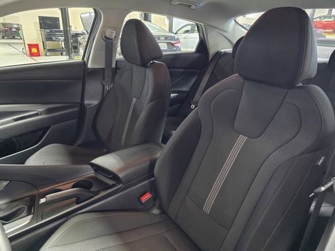 Certified 2025 Hyundai Elantra SE image 22