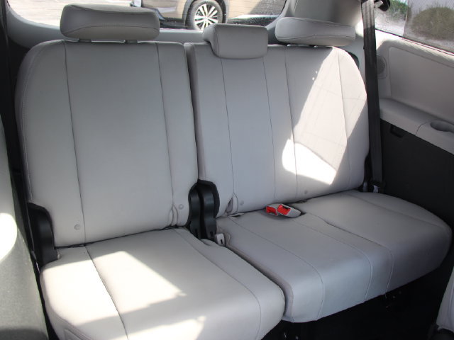 Used 2015 Toyota Sienna Limited Premium FWD image 31