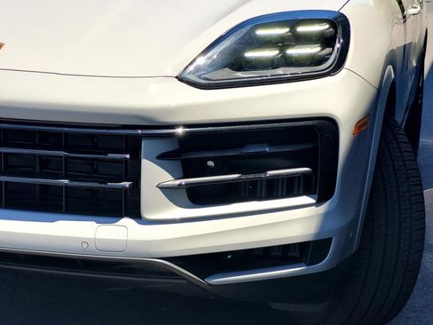 New 2026 Porsche Cayenne AWD/4WD image 12