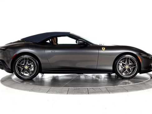 Used 2026 Ferrari Roma Spider RWD image 11