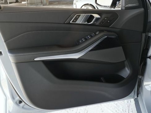 Used 2026 BMW X5 M60i AWD/4WD image 9