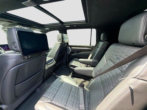 Certified 2025 Cadillac Escalade ESV Sport Platinum RWD image 21