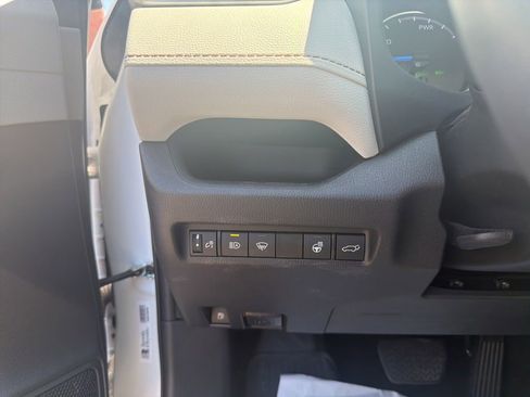 Used 2022 Toyota RAV4 XLE AWD/4WD image 6