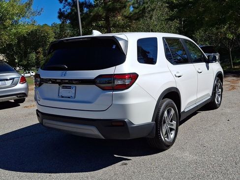 Used 2025 Honda Pilot EX-L image 6