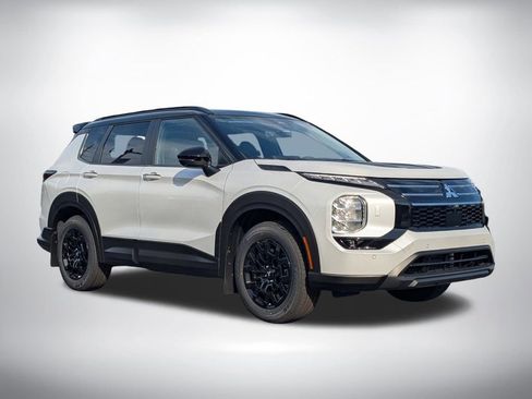 New 2025 Mitsubishi Outlander SE image 2