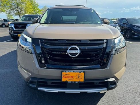Used 2025 Nissan Pathfinder Platinum AWD/4WD image 9