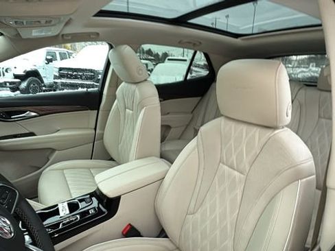 Used 2023 Buick Envision Avenir image 25