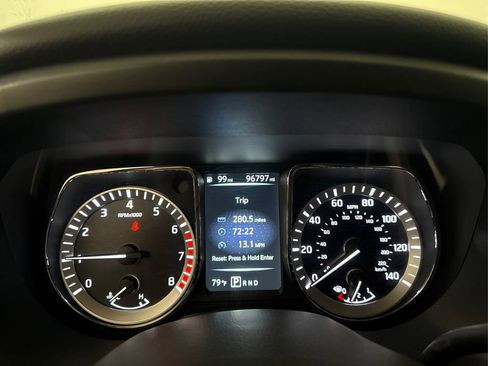 Used 2017 Nissan Titan SV RWD image 34