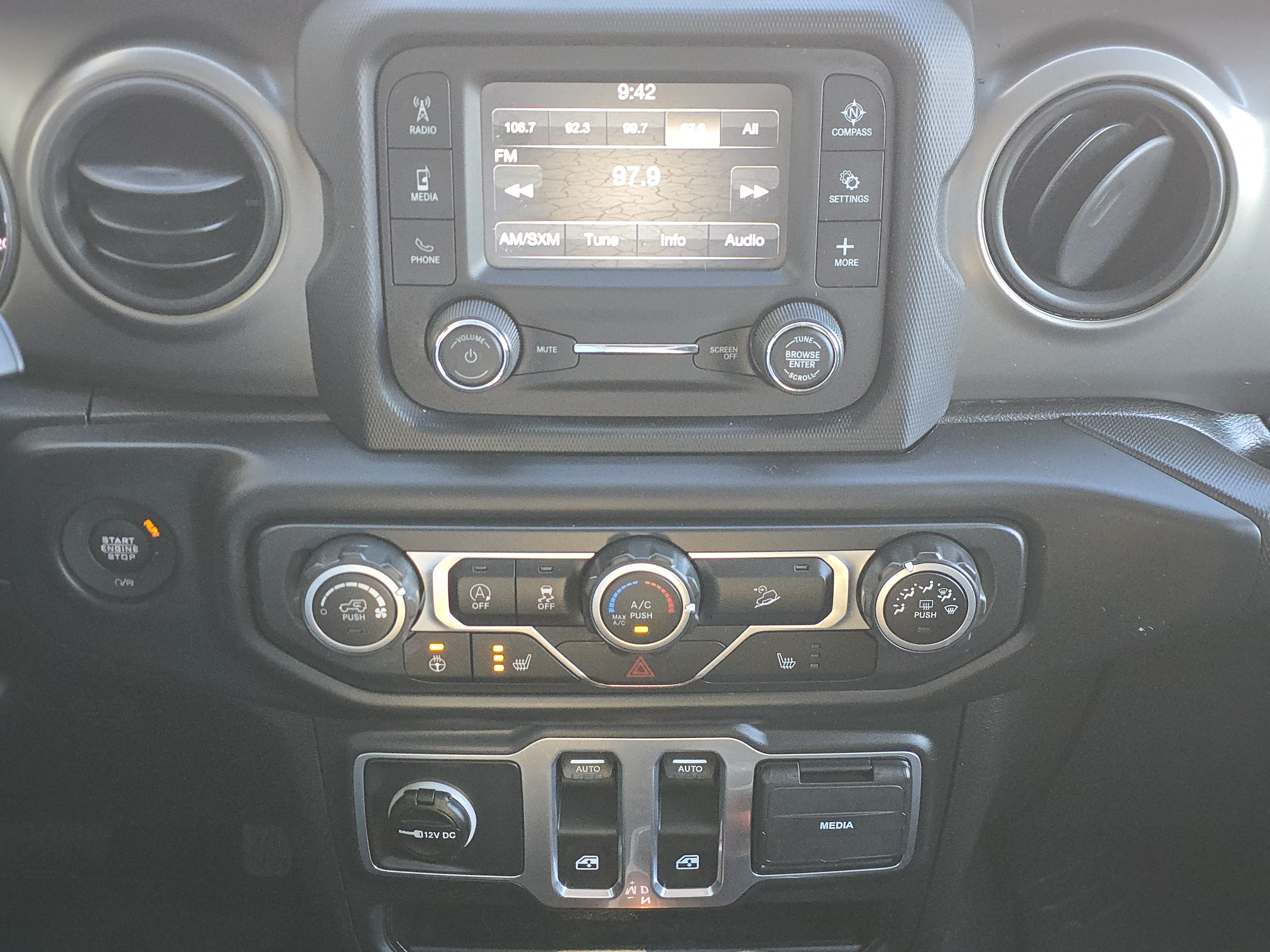 Used 2019 Jeep Wrangler Sport AWD/4WD image 23