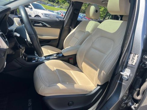 Used 2017 INFINITI QX30 Premium w/ Technology Package AWD/4WD image 31