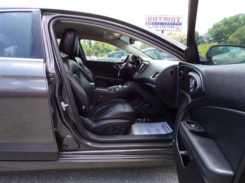 Used 2015 Chrysler 200 C w/ Navigation & Sound Group I image 17