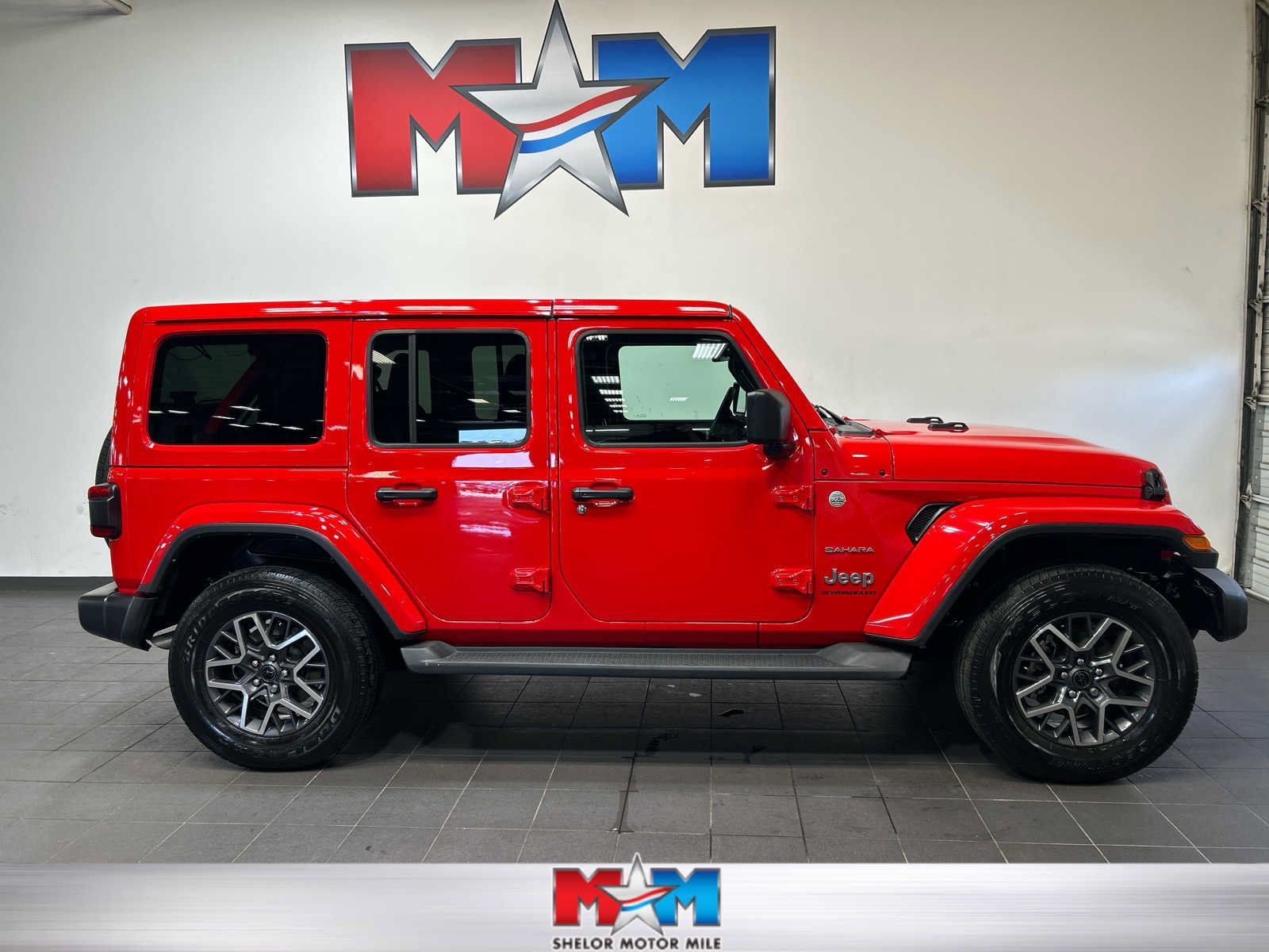 Used 2024 Jeep Wrangler Unlimited Sahara w/ Technology Group AWD/4WD image 1