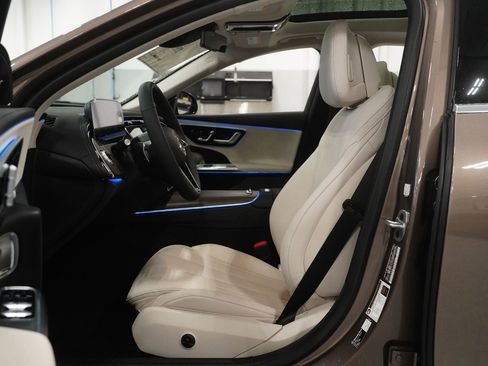 New 2026 Mercedes-Benz E 350 4MATIC Sedan image 2