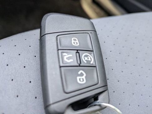 Used 2025 Volkswagen Jetta SE image 30