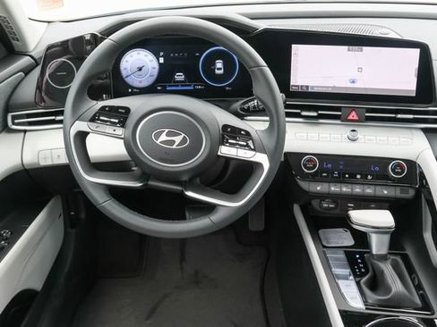 New 2026 Hyundai Elantra Limited FWD image 15