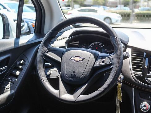 Used 2018 Chevrolet Trax LS AWD/4WD image 21