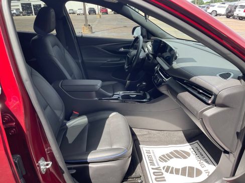 Used 2025 Buick Envista Sport Touring w/ Advanced Safety Package FWD image 30