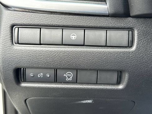 Used 2023 Nissan Rogue SV FWD image 25
