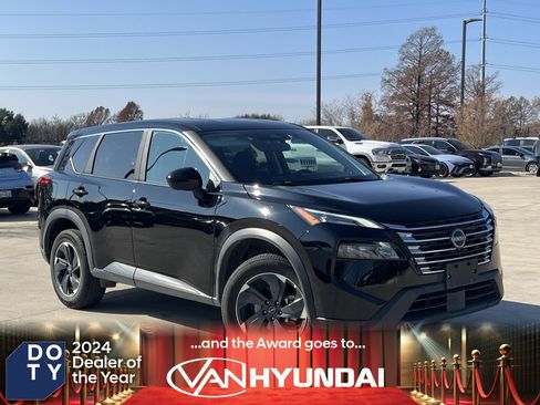 Used 2024 Nissan Rogue SV image 1