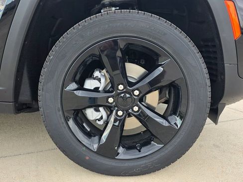 New 2025 Jeep Grand Cherokee Limited w/ Black Appearance Package image 12