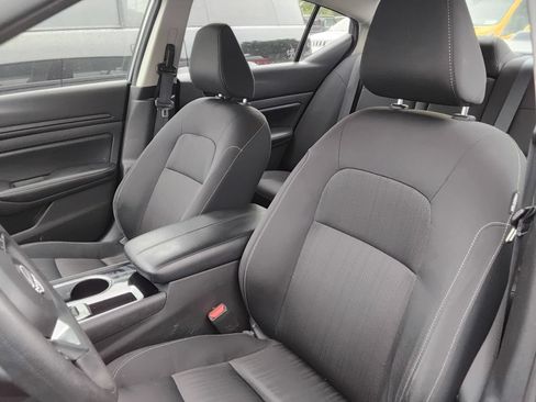 Used 2024 Nissan Altima 2.5 SV FWD image 8