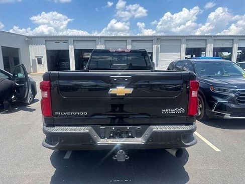 Used 2025 Chevrolet Silverado 3500 High Country w/ High Country Premium Package AWD/4WD image 3