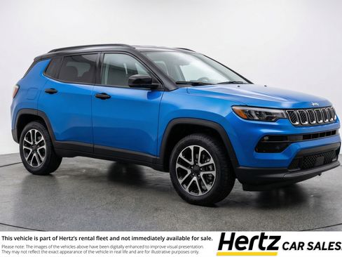 Used 2025 Jeep Compass Trailhawk image 1