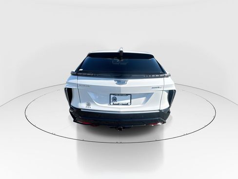 Used 2025 Cadillac Lyriq Luxury AWD/4WD image 7