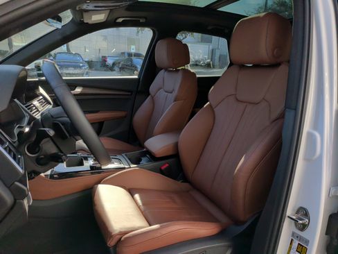 Used 2024 Audi Q5 e Premium Plus w/ Premium Plus Package image 17