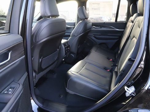 New 2025 Jeep Grand Cherokee Limited w/ Luxury Tech Group II AWD/4WD image 15