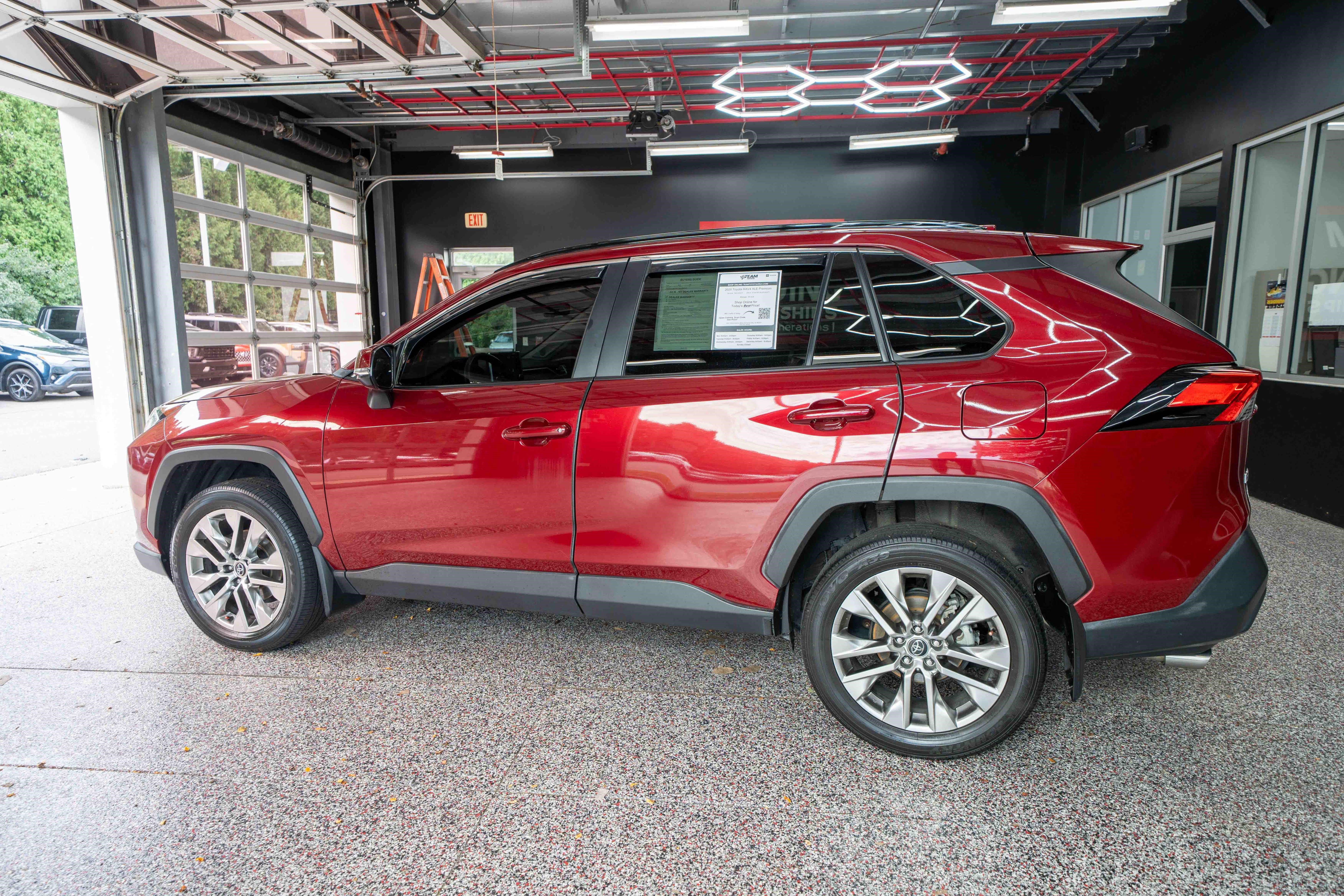 Used 2020 Toyota RAV4 XLE Premium AWD/4WD image 2