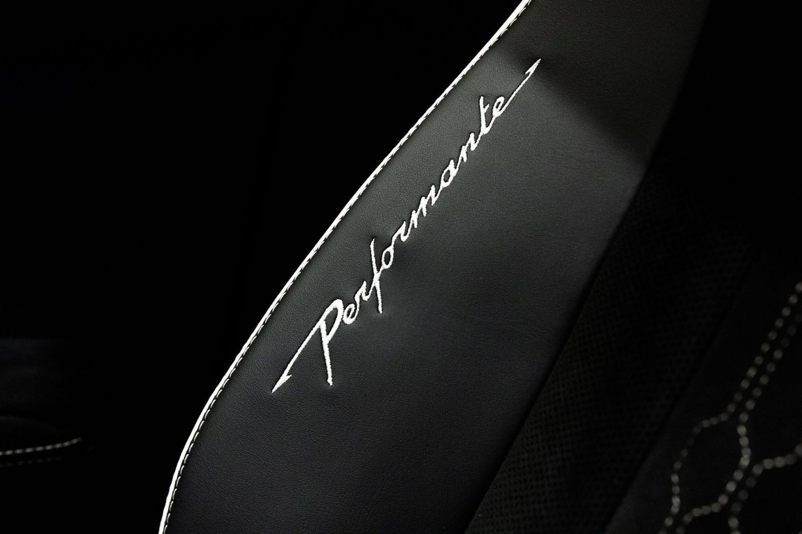 Used 2024 Lamborghini Urus Performante AWD/4WD image 31