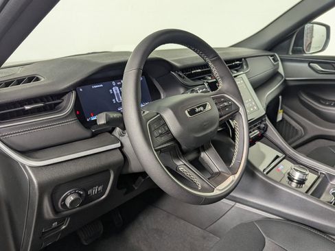 New 2025 Jeep Grand Cherokee Laredo X w/ Luxury Tech Group I image 13