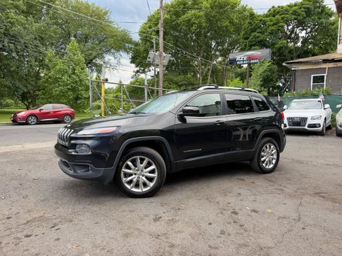 Used 2015 Jeep Cherokee Limited w/ Luxury Group AWD/4WD image 5