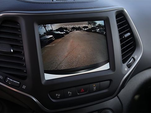 Used 2023 Jeep Cherokee Altitude Lux w/ Lux Elite Package image 20