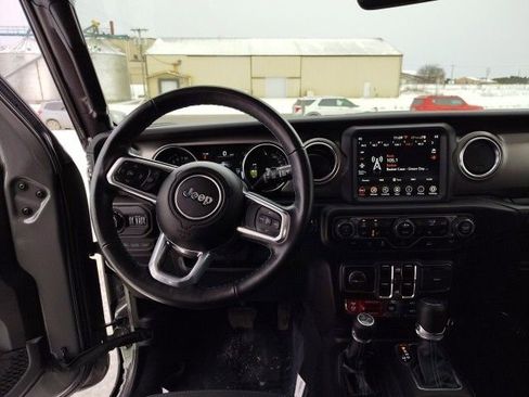 Used 2021 Jeep Wrangler Unlimited Rubicon 4xe w/ Cold Weather Group AWD/4WD image 32