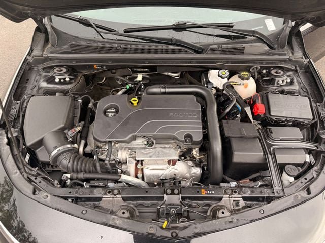 Used 2025 Chevrolet Malibu LT FWD image 15