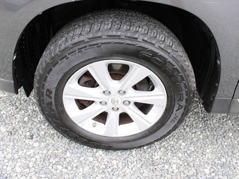 Used 2011 Toyota Highlander 4WD w/ Tow Pkg image 24