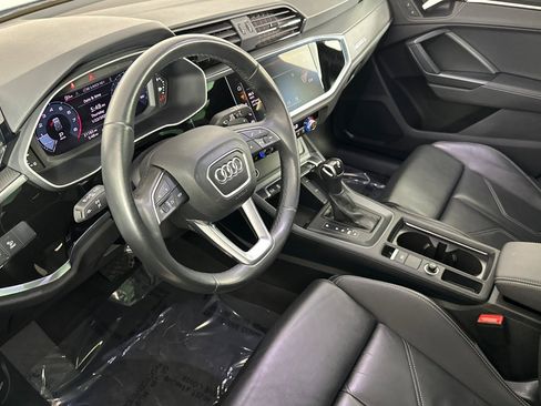 Used 2023 Audi Q3 2.0T Premium w/ Black Optic Sport Package image 9