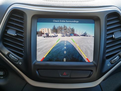 Used 2017 Jeep Cherokee Limited w/ Trailer Tow Group image 27