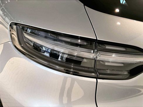 Used 2025 Porsche Macan Turbo image 33