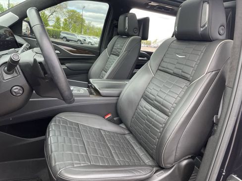 Used 2024 Cadillac Escalade ESV Sport Platinum w/ LPO, ONYX Package AWD/4WD image 12