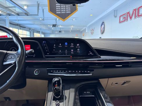 Used 2021 Cadillac Escalade ESV Premium Luxury w/ Driver Assist Tech Package image 20