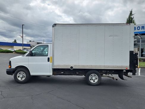 Used 2016 Chevrolet Express 3500 RWD image 3