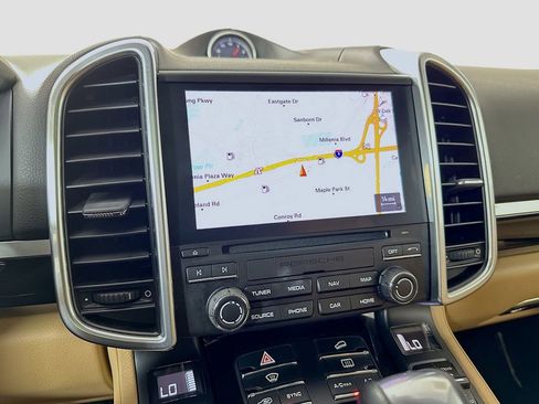 Used 2018 Porsche Cayenne Platinum Edition AWD/4WD image 16