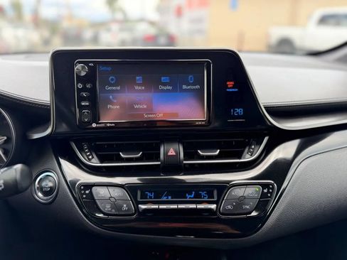 Used 2018 Toyota C-HR XLE FWD image 39