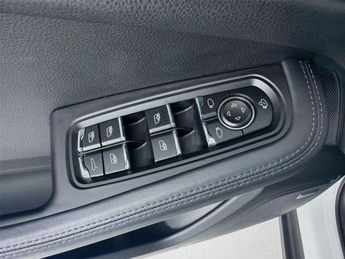 Used 2022 Porsche Macan AWD/4WD image 8