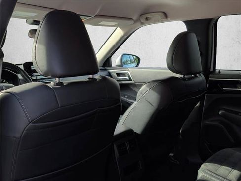 Used 2024 Mitsubishi Outlander 4WD Plug-In Hybrid image 16