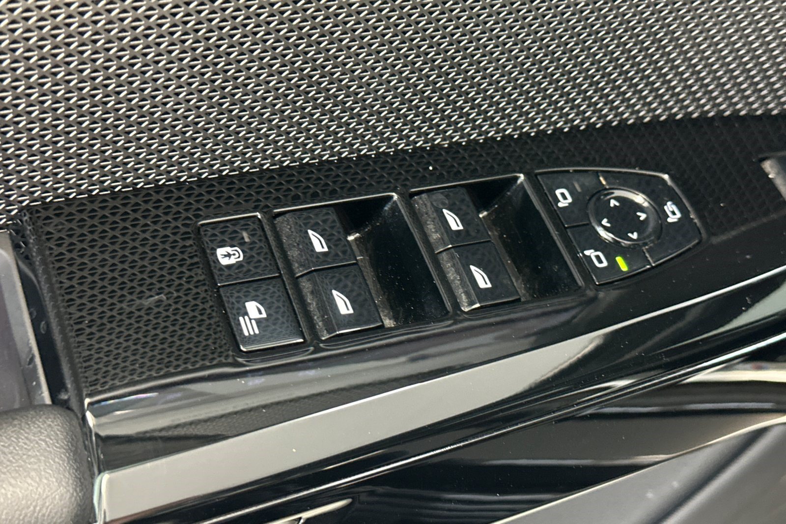 Used 2023 BMW 740i RWD image 13